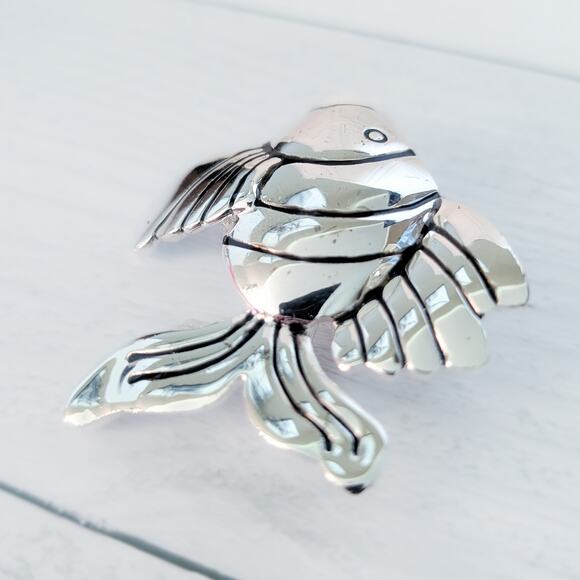 Vintage Brooch / Pendant Extra Large Silver Tone Fish Statement 2.25" x 2 & 3/8" - Picture 3 of 9